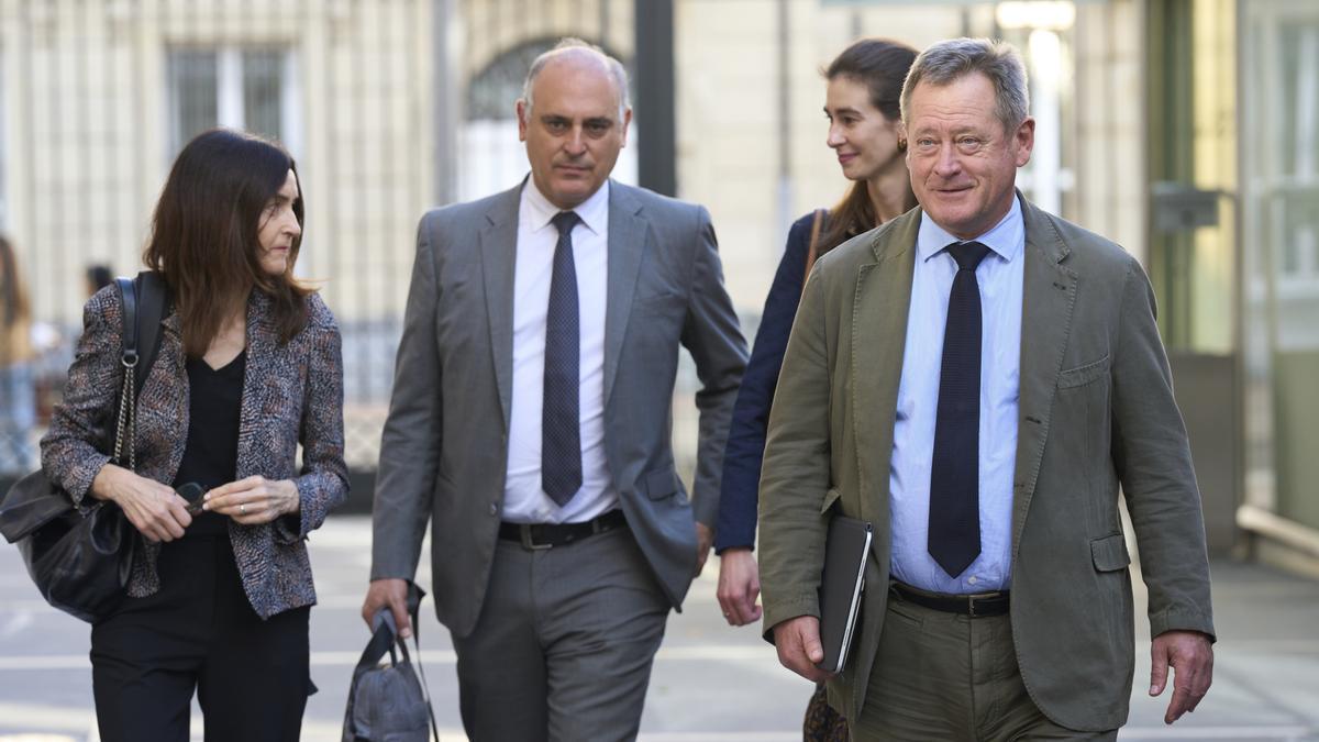 El consejero de Seguridad, Bingen Zupiria, con su equipo.