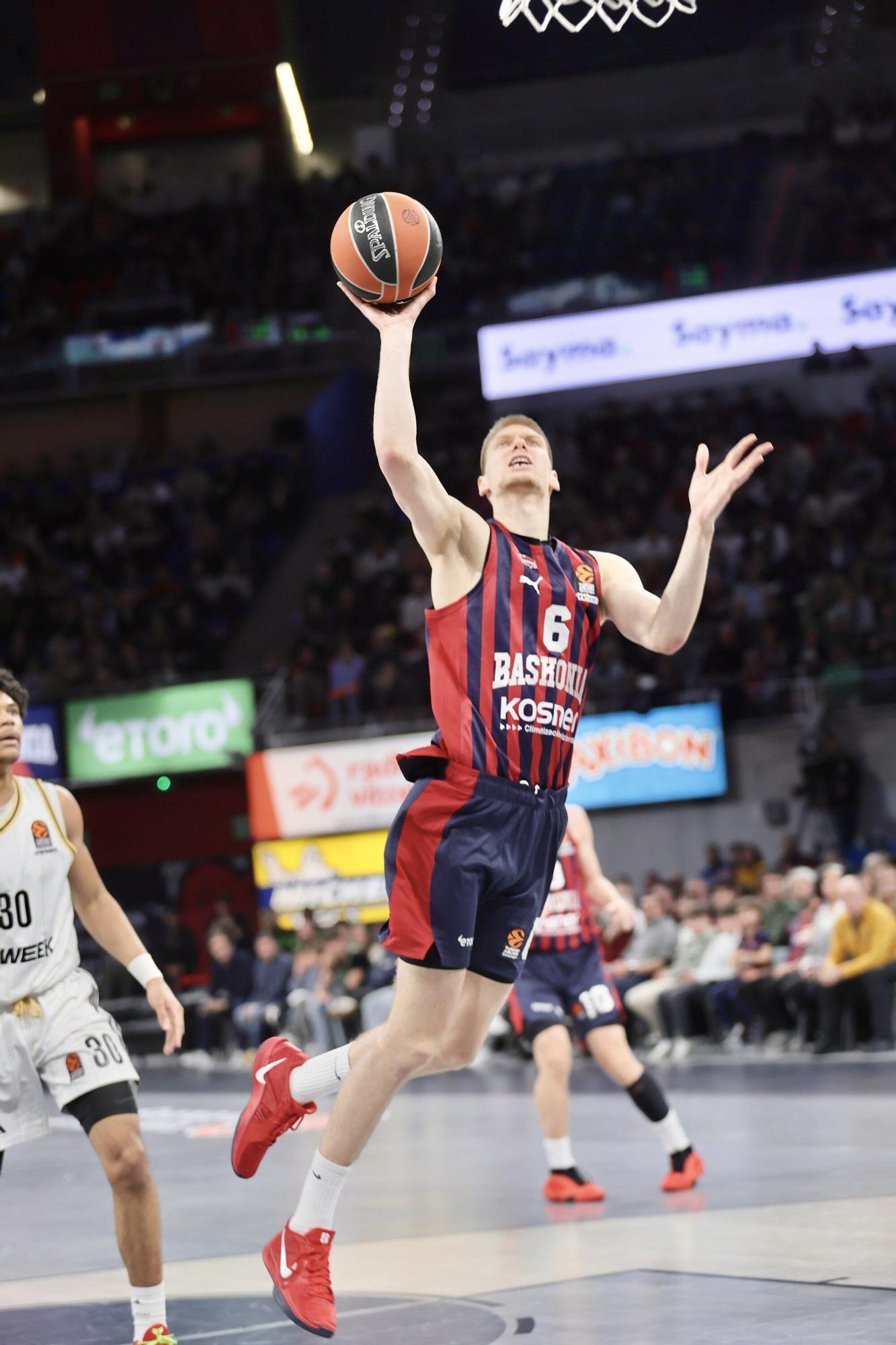 Las imágenes del Baskonia-Asvel de Euroliga en el Buesa Arena
