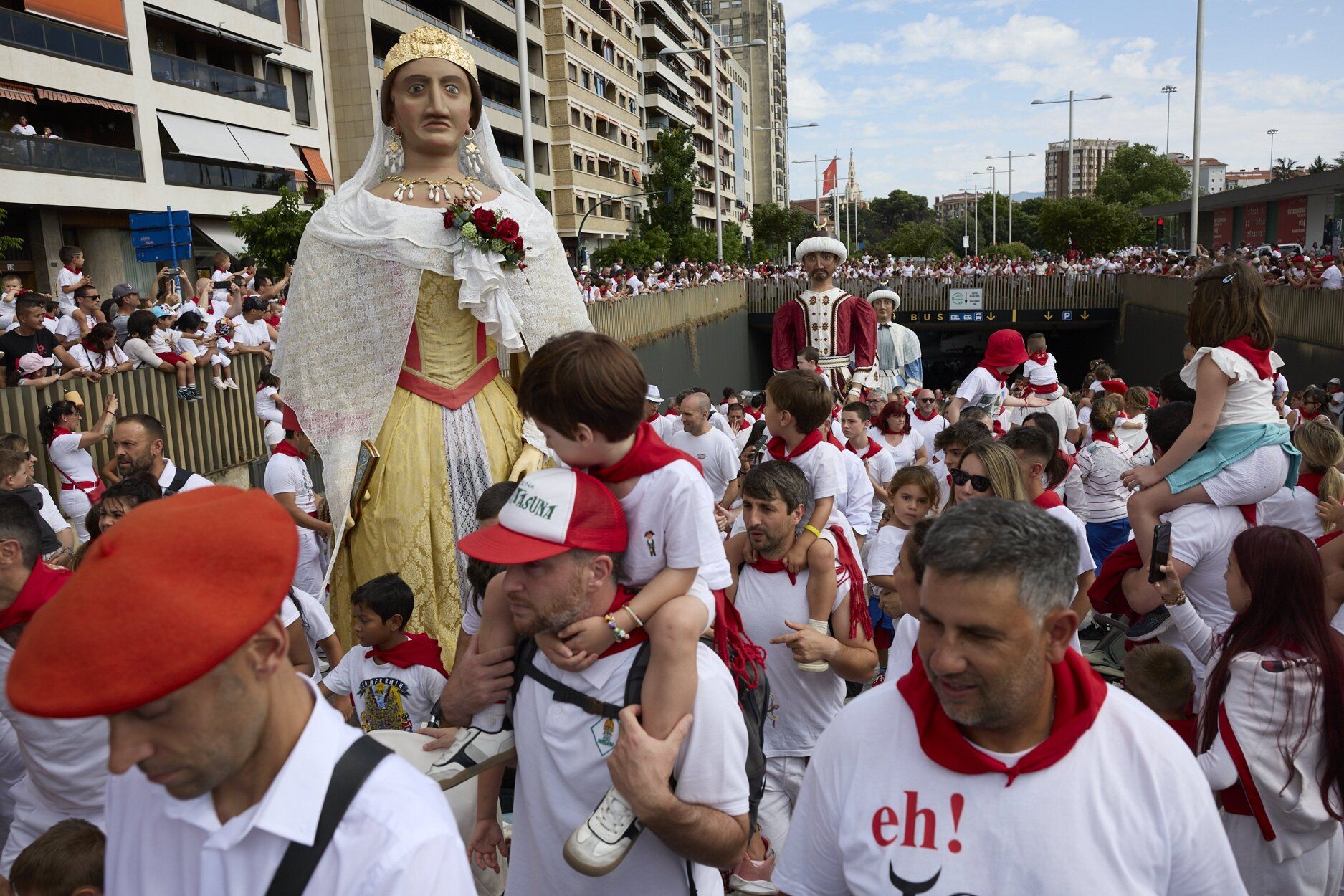 Imágenes de la primera salida de la Comparsa de Gigantes estos Sanfermines