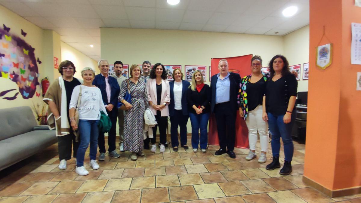 Asistentes a la celebración del 20 aniversario del albergue Camino de Santiago de Anfas.
