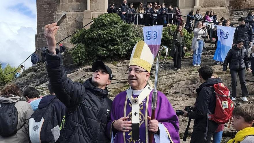 El arzobispo Roselló destaca en Javier que "a nadie se le obliga a creer"