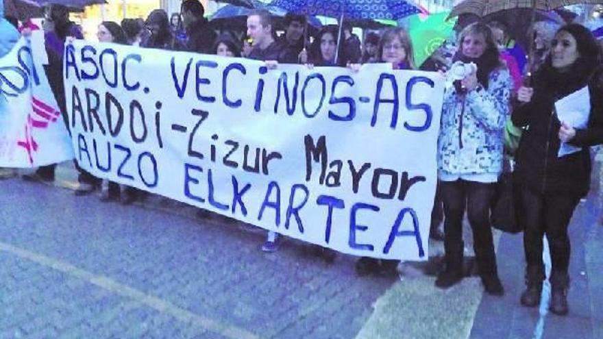 Los vecinos de Ardoi salen a la calle