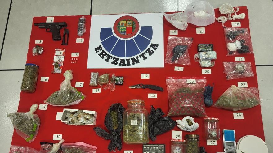 Dos detenidos por tráfico de drogas en una lonja de Gazalbide
