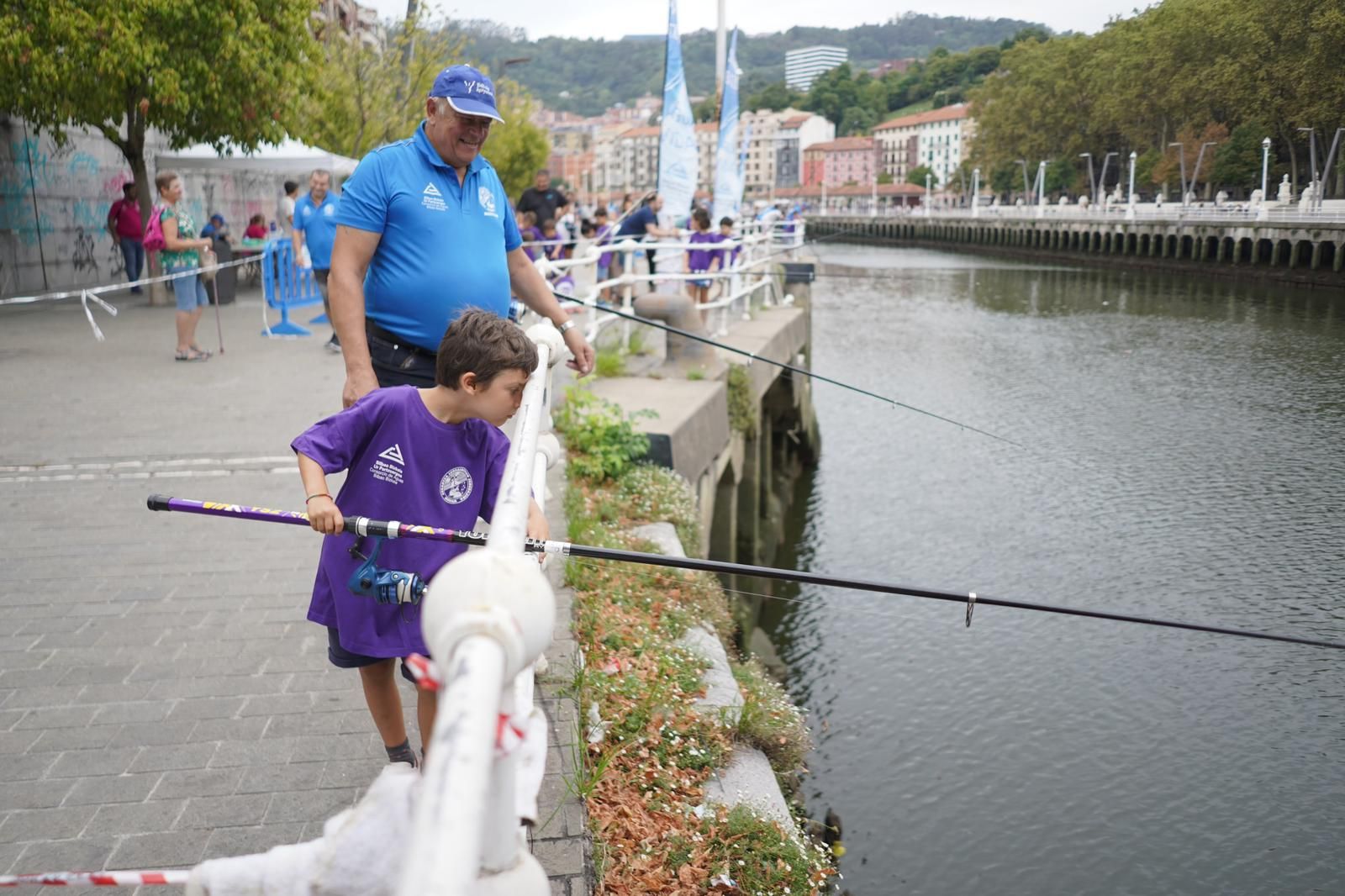 En imágenes: la Escuela de Pesca comienza temporada en Bilbao