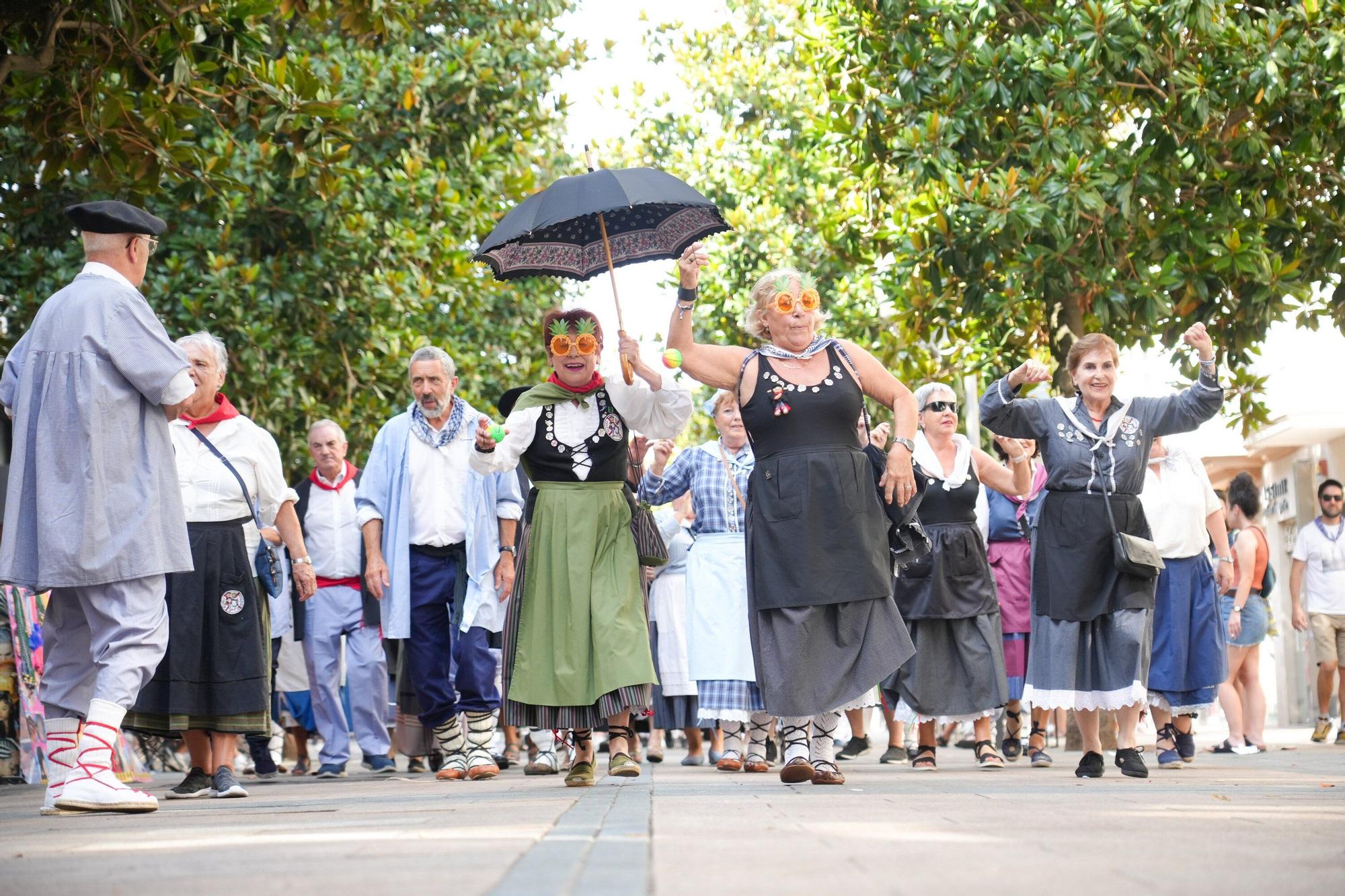 En imágenes: Blusas y neskas veteranos celebran su día grande en La Blanca