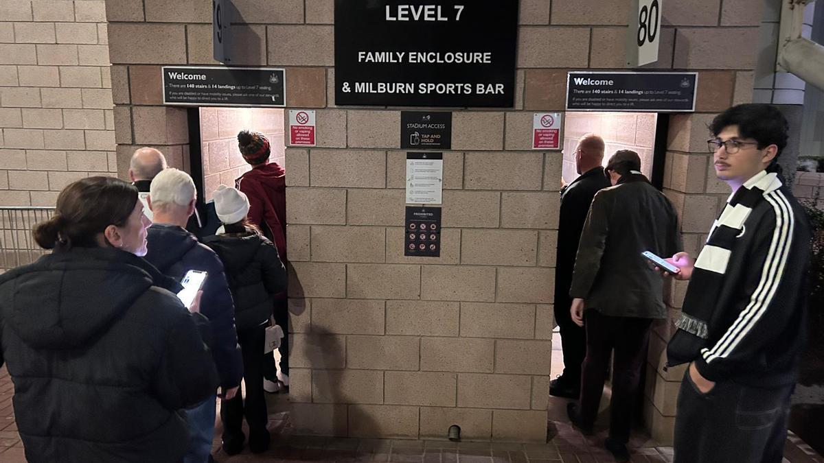 Entrada a St James&#039; Park