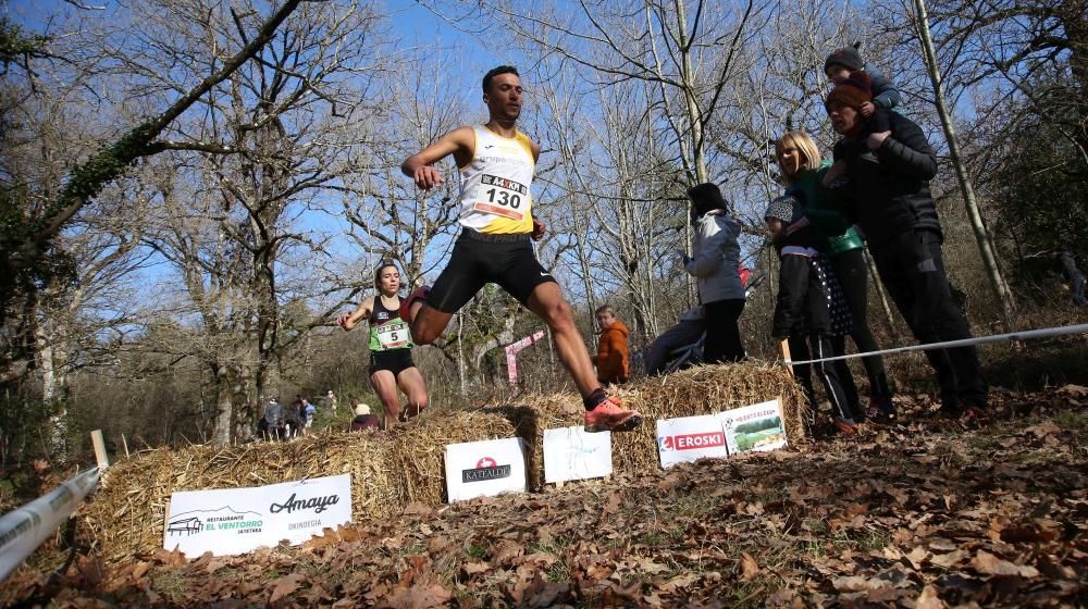 Atletas durante el 36 Campeonato Navarro de Cross Largo.