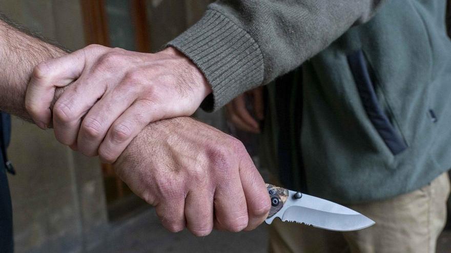 Marlaska impulsará "a la mayor brevedad" medidas para combatir el uso de armas blancas en espacios públicos