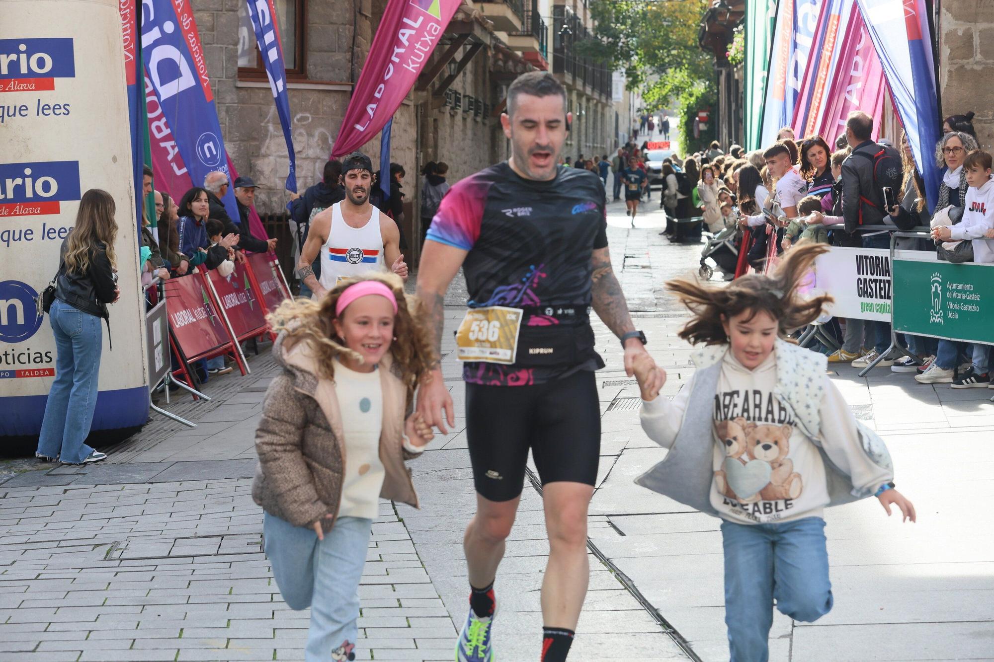 En imágenes: Miles de personas participan en La Conquista de la Almendra