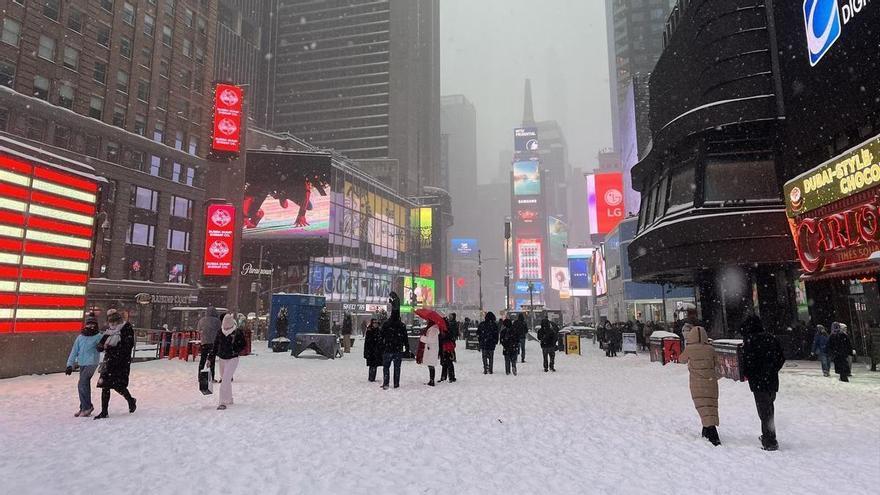Suben a 13 las muertes en Nueva York tras la primera tormenta invernal