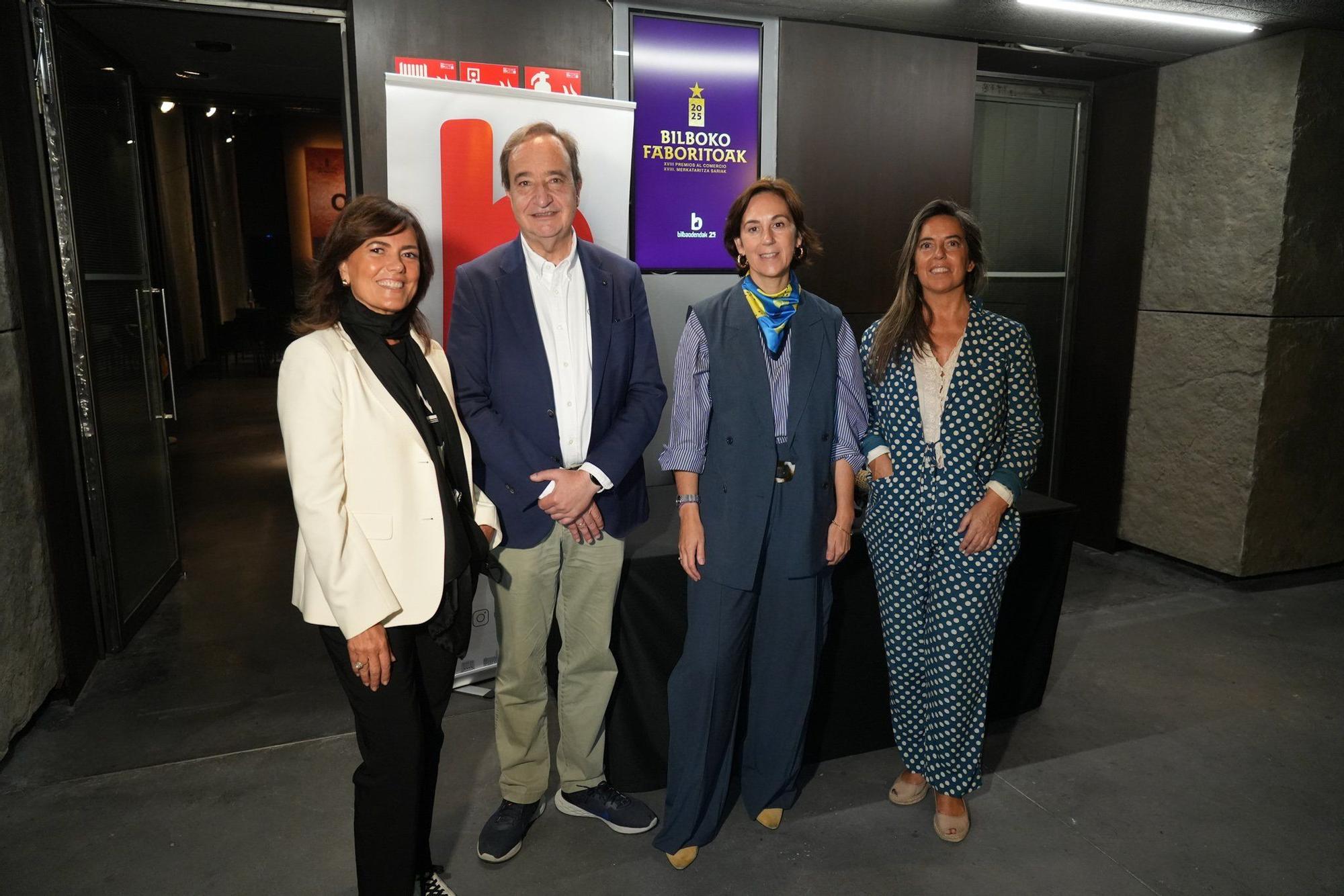 Cristina Múgica; el presidente de BilbaoDendak, Rada Gardeazabal; la concejala Kontxi Claver e Idoia Gutiérrez, en nombre de DEIA.