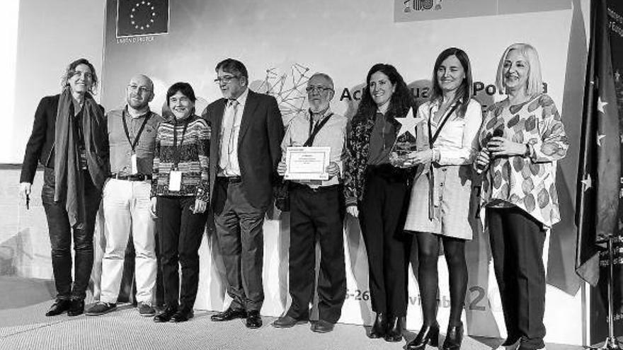 (De d. a i.) Angeles Gayoso Rico (Fondos Europeos), Ana Bretaña (Nasuvinsa), Mercedes Caballero Fernández (M. Hacienda), J. Antonio Pidal (vecino Txantrea), Anatolio Alonso Pardo (Feder) y Virginia Vivanco, Jesús Ruiz Castellano e Izaskun Gallo (IDAE).