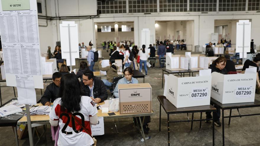 Arranca la votación para las elecciones generales de Perú