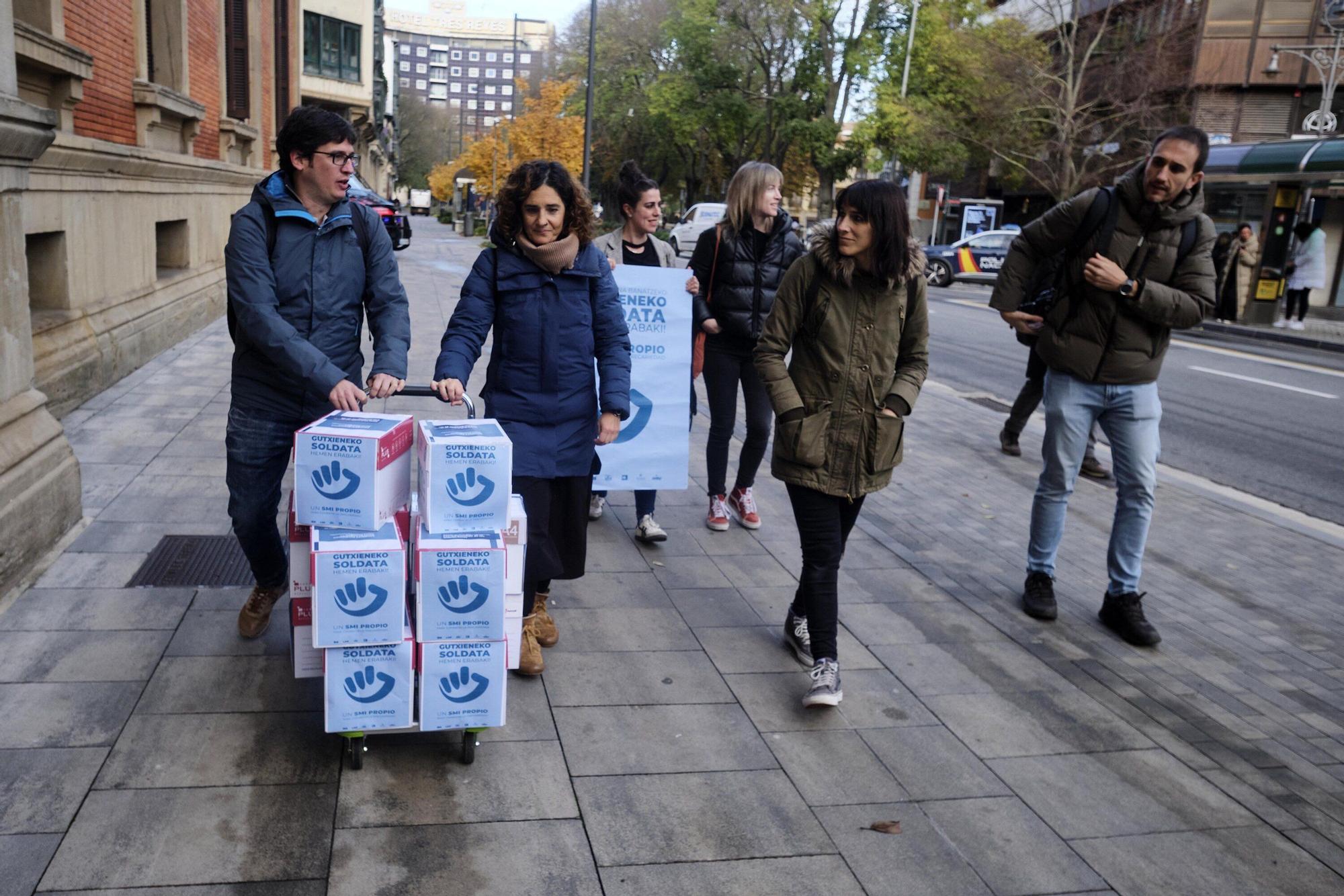 ELA, LAB, ESK, Steilas, Etxalde e Hiru en el Parlamento de Navarra
