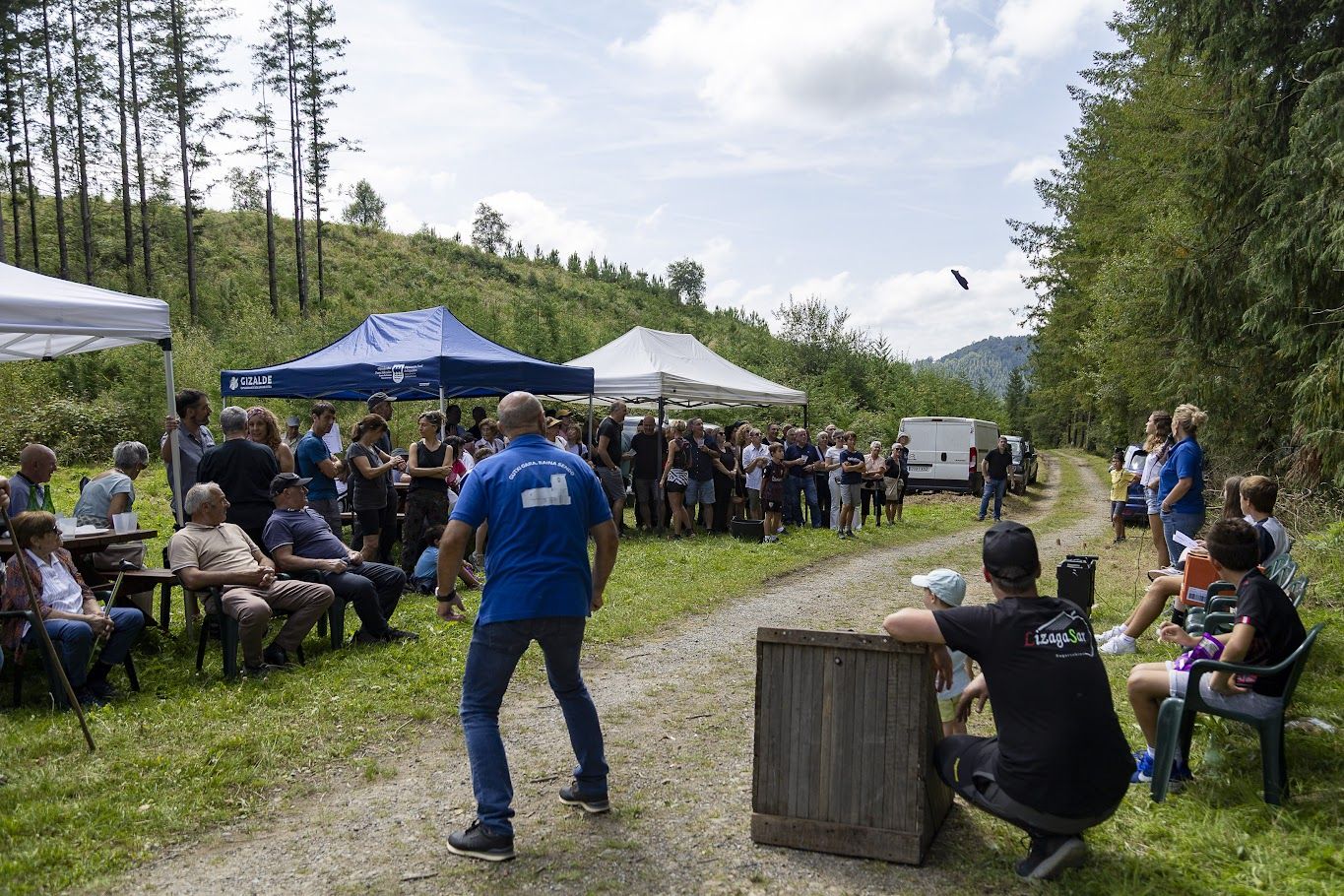 Sol y buen ambiente en la romería de Santumotz de Elgoibar