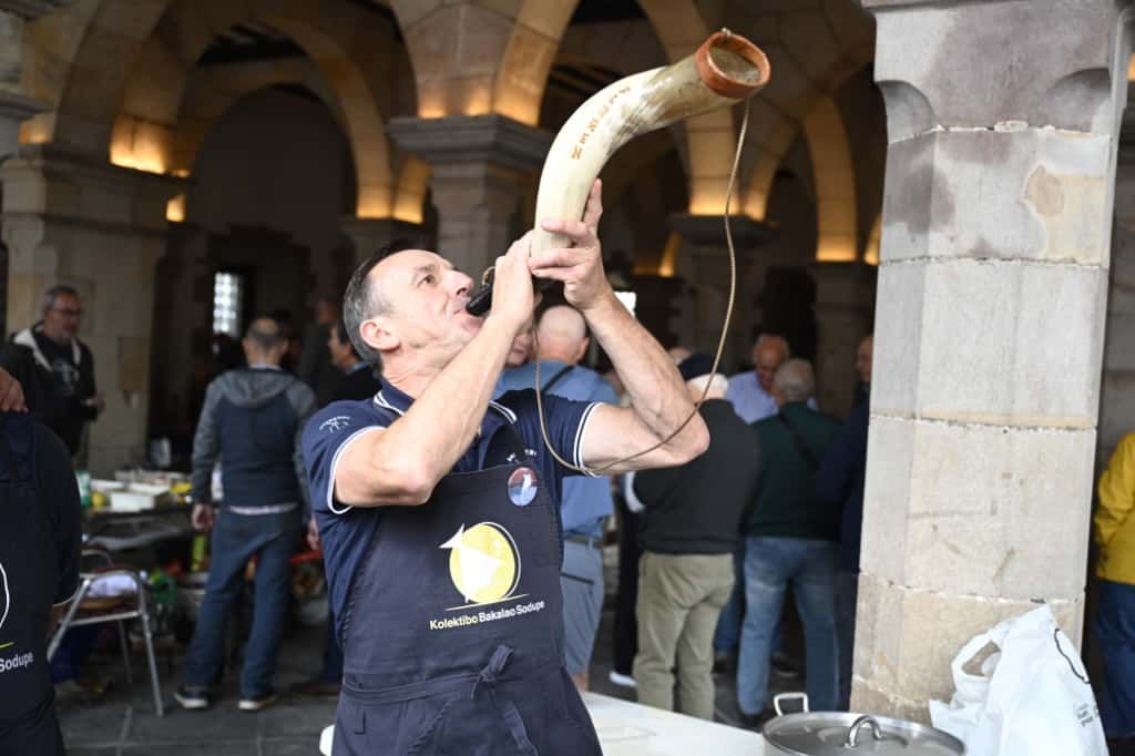 Las putxeras humean en Balmaseda en homenaje al tren de La Robla