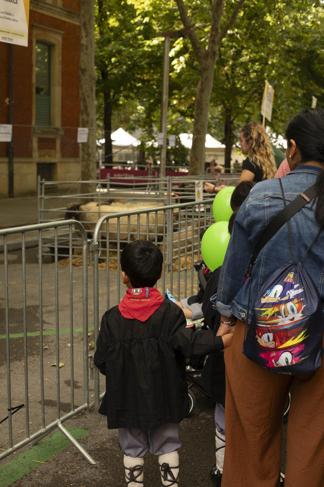 En imágenes: La Feria Agrícola de Santiago toma el Campus de Álava