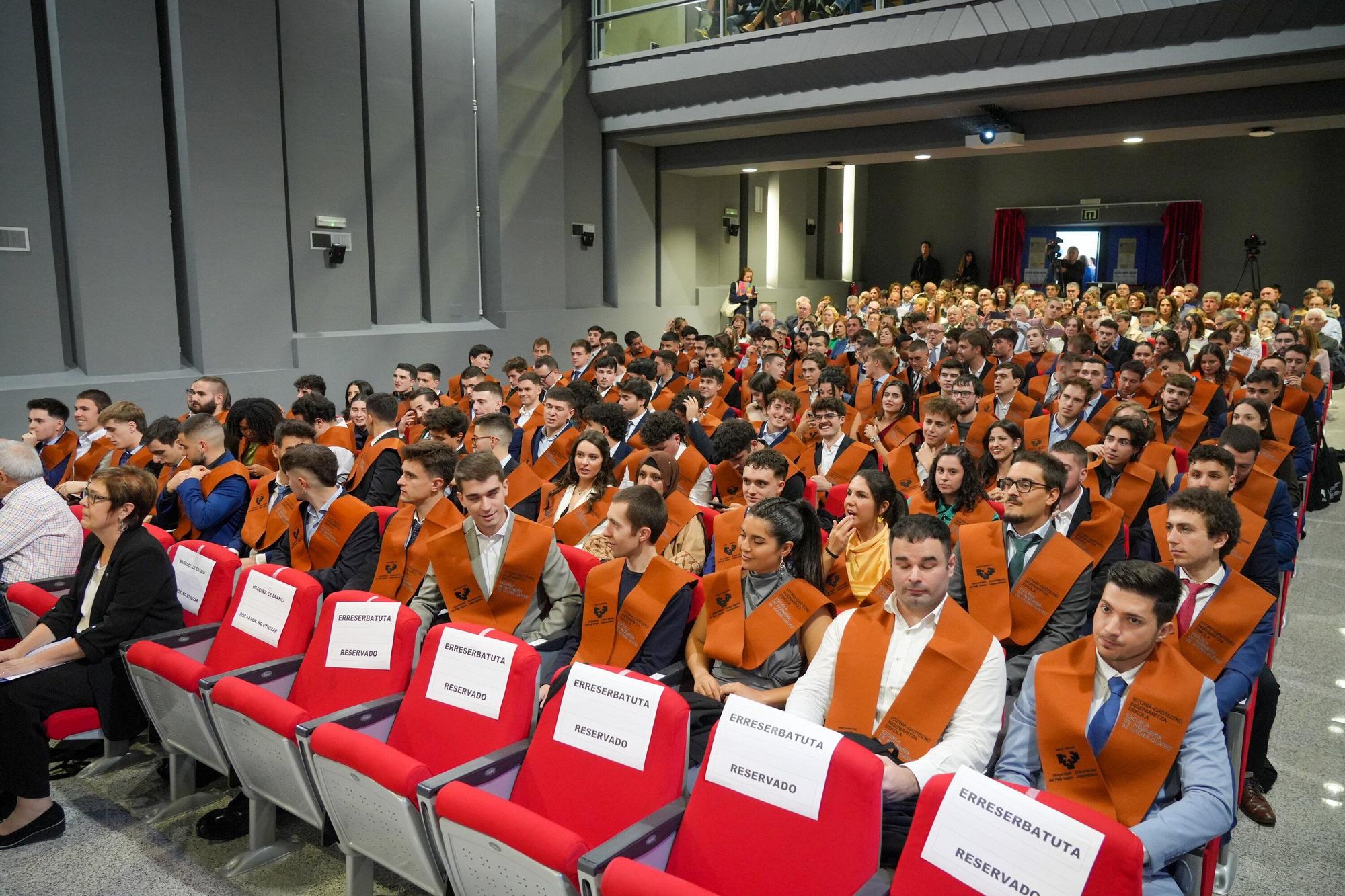 En imágenes: Graduación del curso 2024-2025 en la Escuela de Ingeniería de Vitoria-Gasteiz
