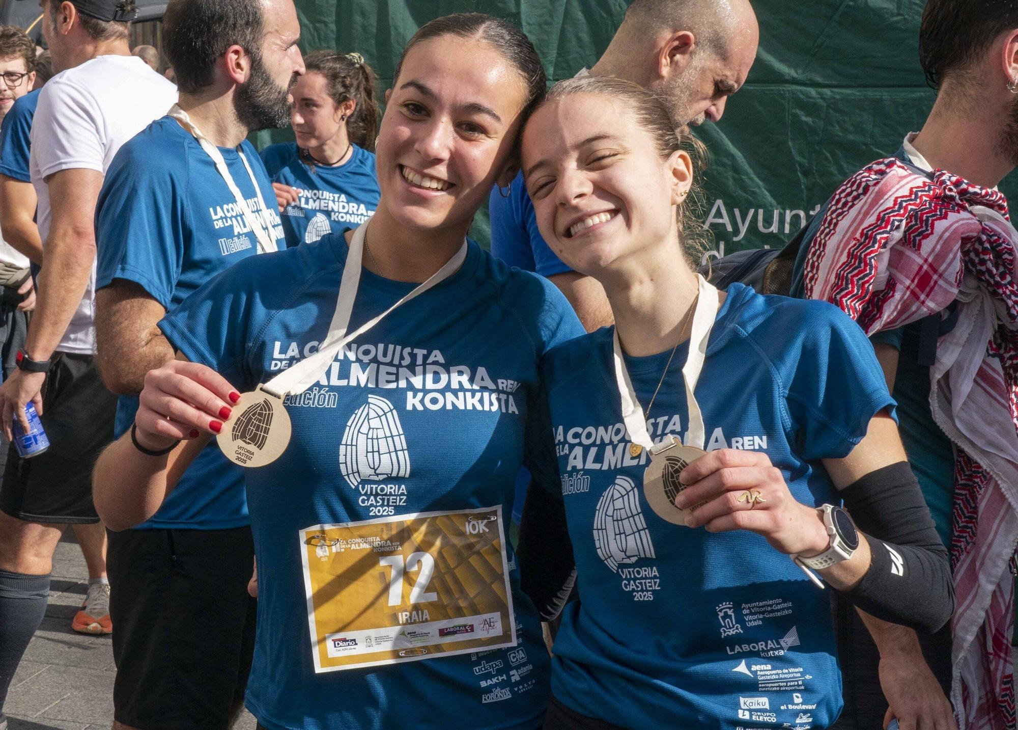 En imágenes: Un millar de corredores atraviesan la almendra