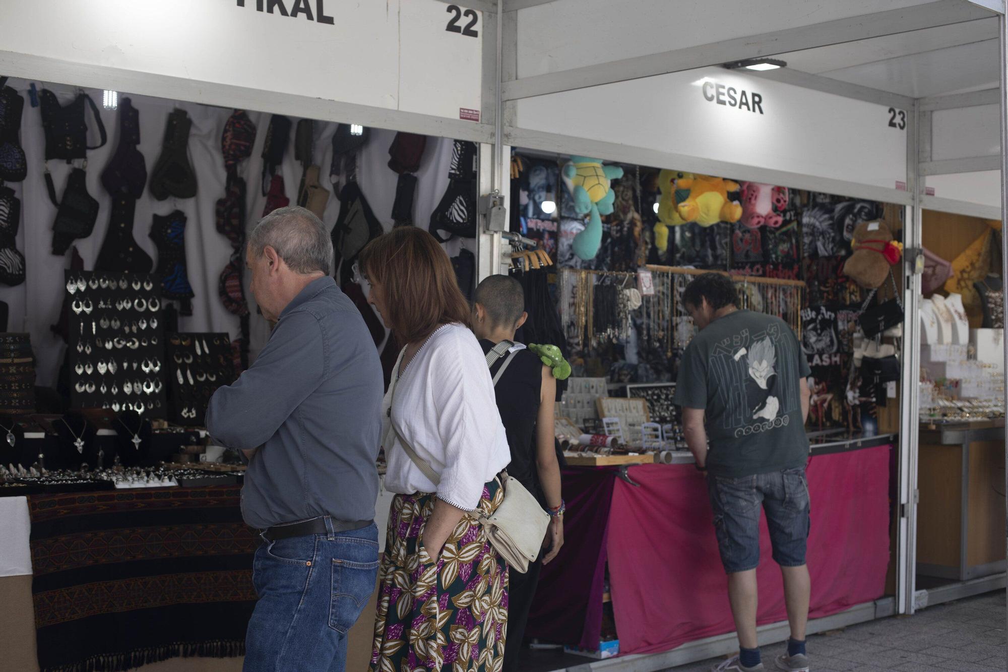 En imágenes: La plaza Santa Bárbara acoge la feria de La Blanca
