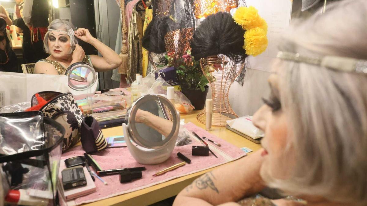 Preparando la representación diaria de ‘Modisto Exclusivo para Señoras’