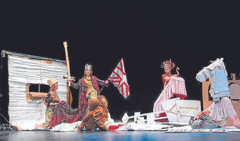 Horman Poster eta Dxusturi Teatroak sortu dute ‘Rikardo III eta ni’ antzezlana..