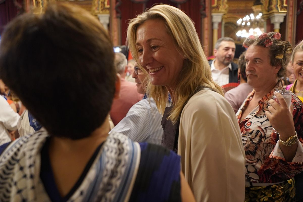 Recepción a la sociedad bilbaina en el Ayuntamiento de Bilbao