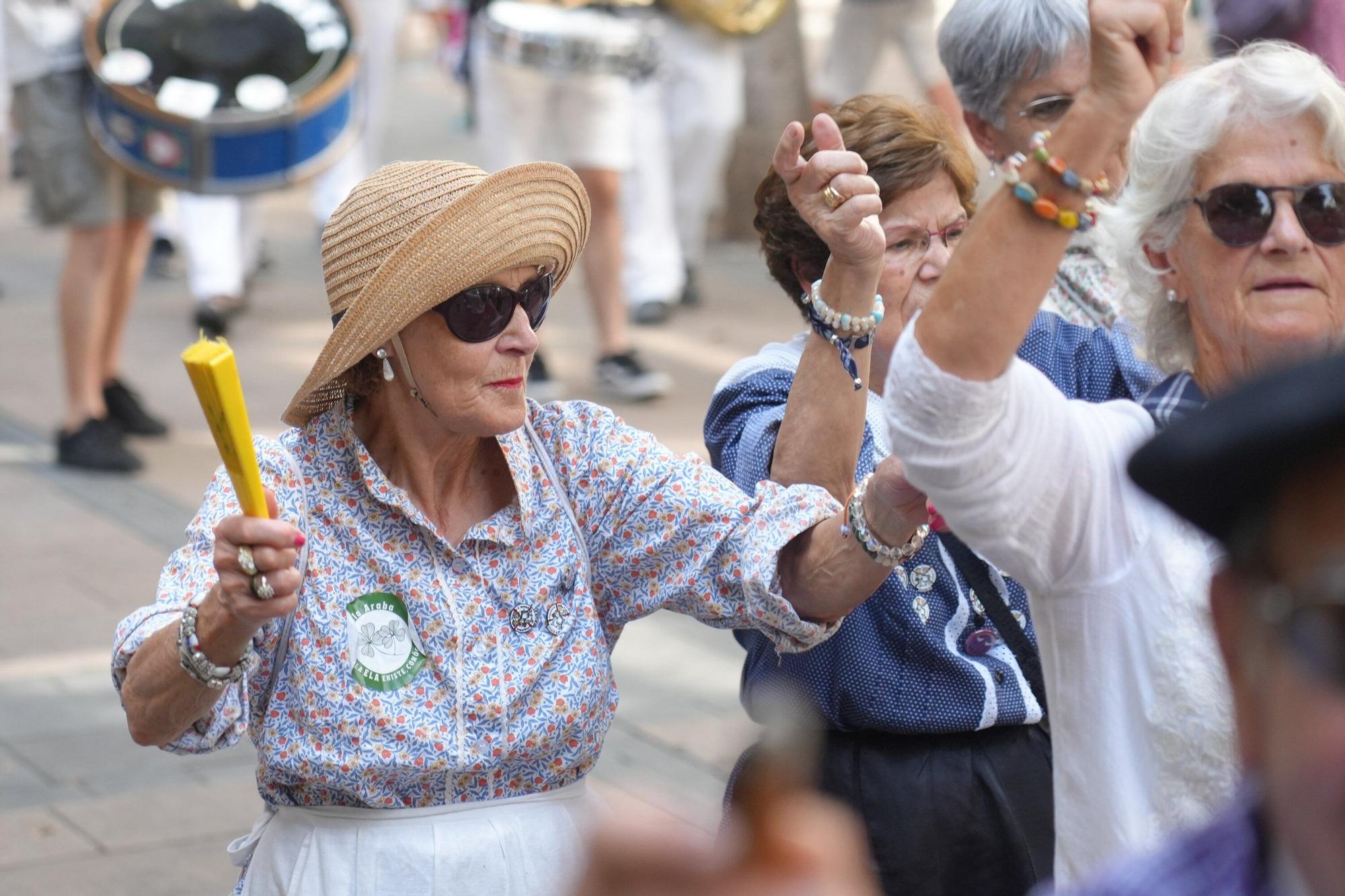En imágenes: Blusas y neskas veteranos celebran su día grande en La Blanca