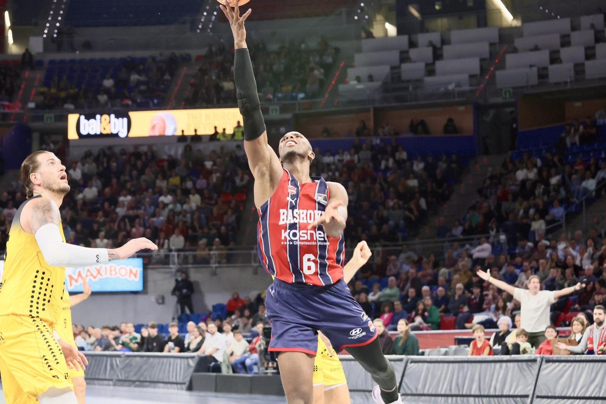 Todas las imágenes del Baskonia - La Laguna Tenerife (89-79)