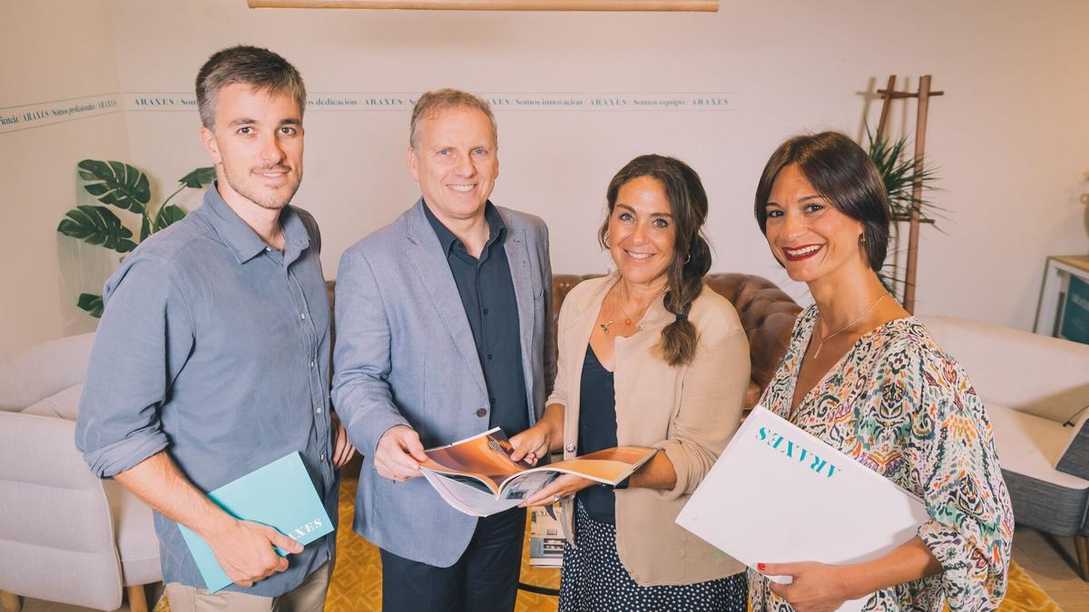 Ion Vianez, arquitecto; Iñigo Garaicoechea, gerente y director general de Araxes; Isabel de Lope, directora comercial de NOTICIAS DE GIPUZKOA); e Izaskun Aguado, agente comercial y especialista en home staging.