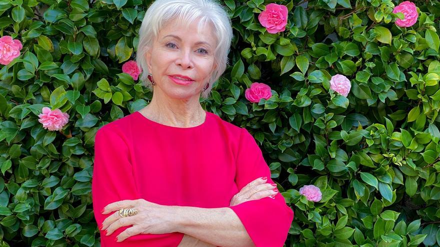 Isabel Allende celebra sus 80 años “amando, escribiendo y conectada a mis lectores”