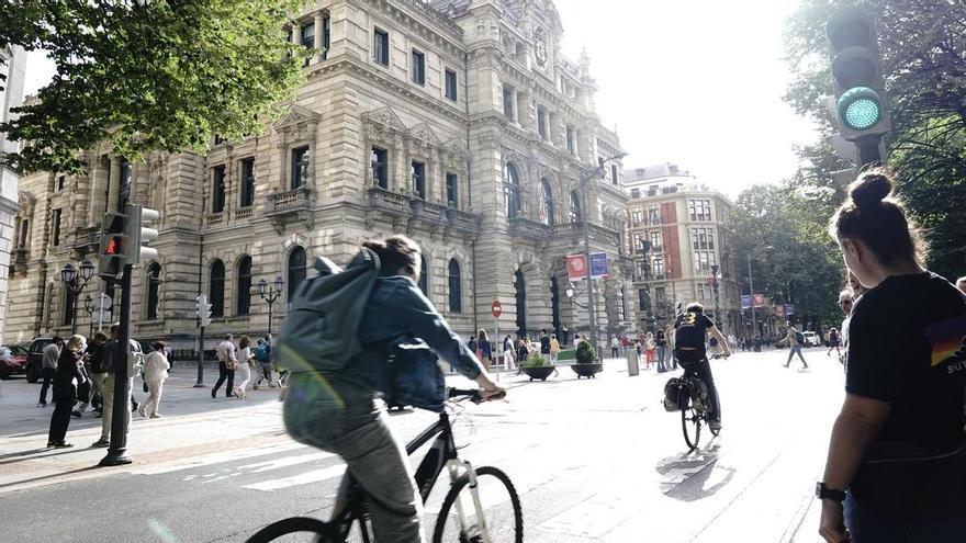 Eliminar el chirrido del tranvía o un hospital veterinario público, entre las 614 ideas para mejorar Bilbao