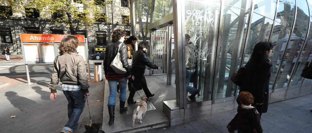Mascotas en el Metro. Eskerrik asko a Elixabete Etxanobe