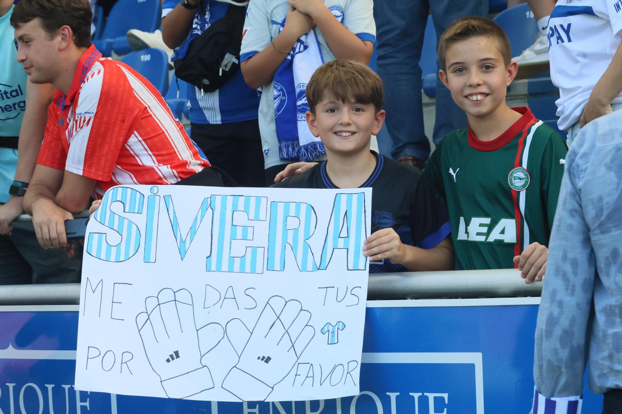 En imágenes: Ambientazo en el Alavés - Atlético en Mendizorroza (¡Búscate en las fotos!)
