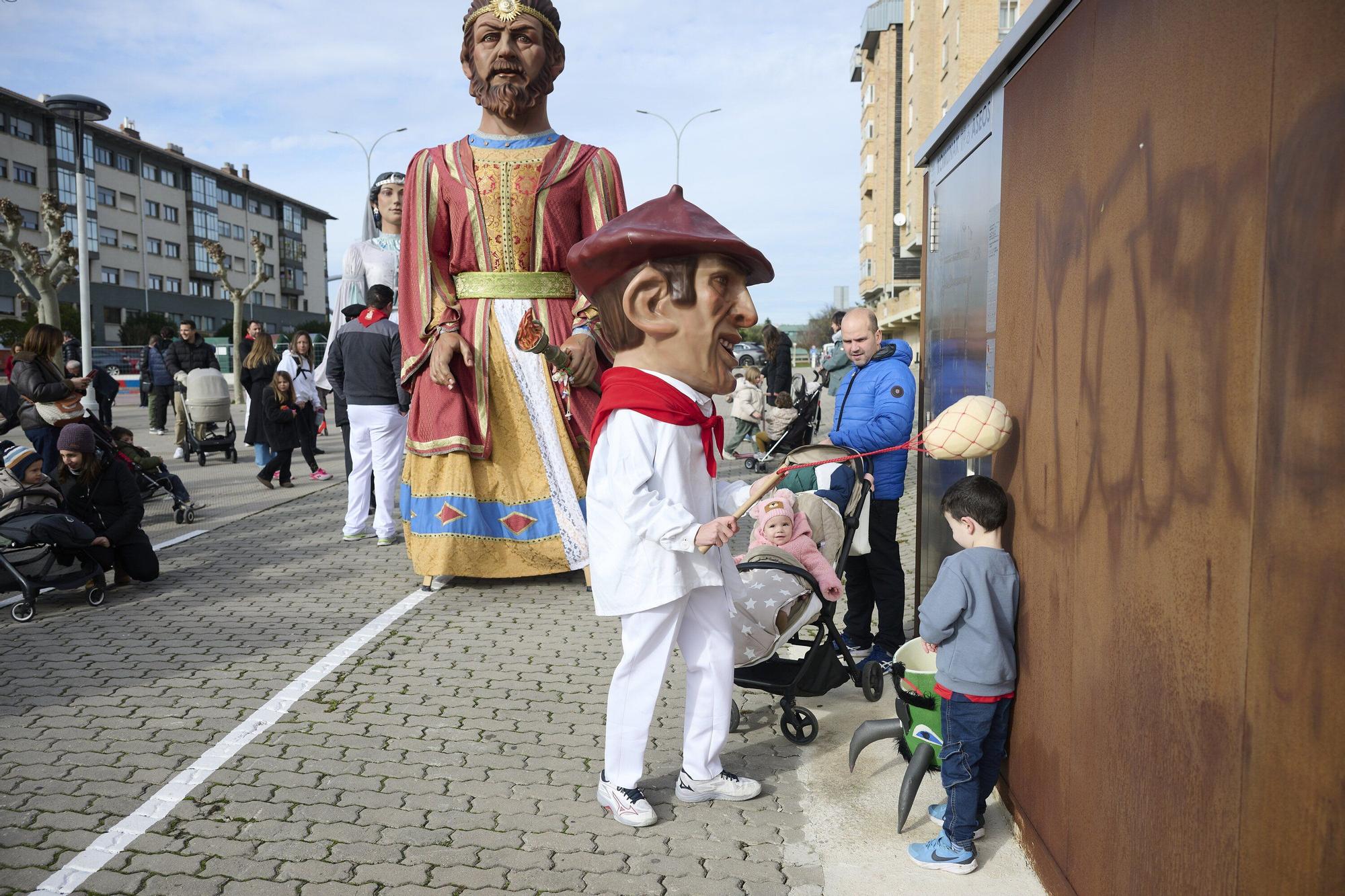 Fotos del chupinazo y pasacalles de las fiestas de San Andrés