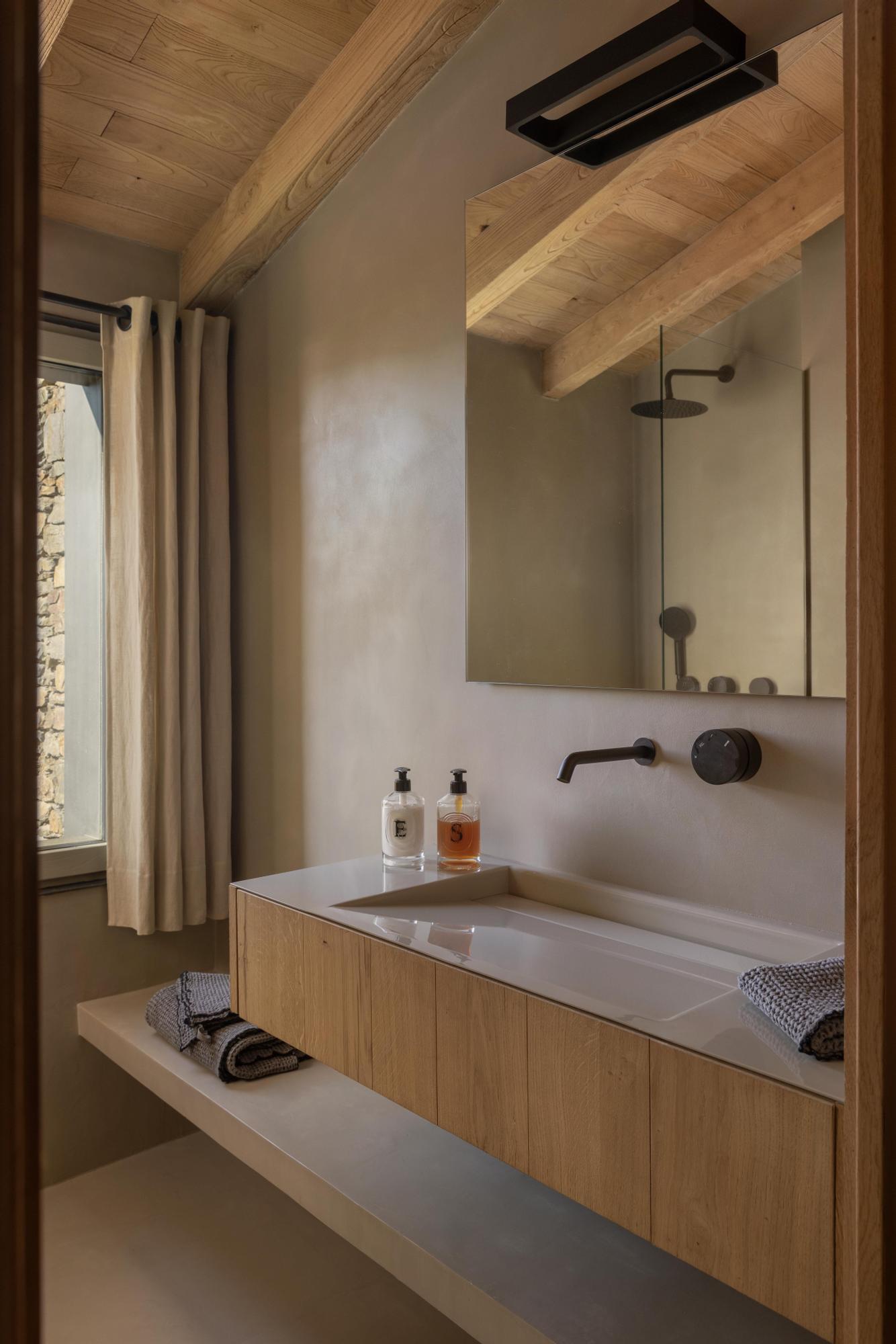 En imágenes: Una vivienda que fusiona naturaleza, lujo y sobriedad