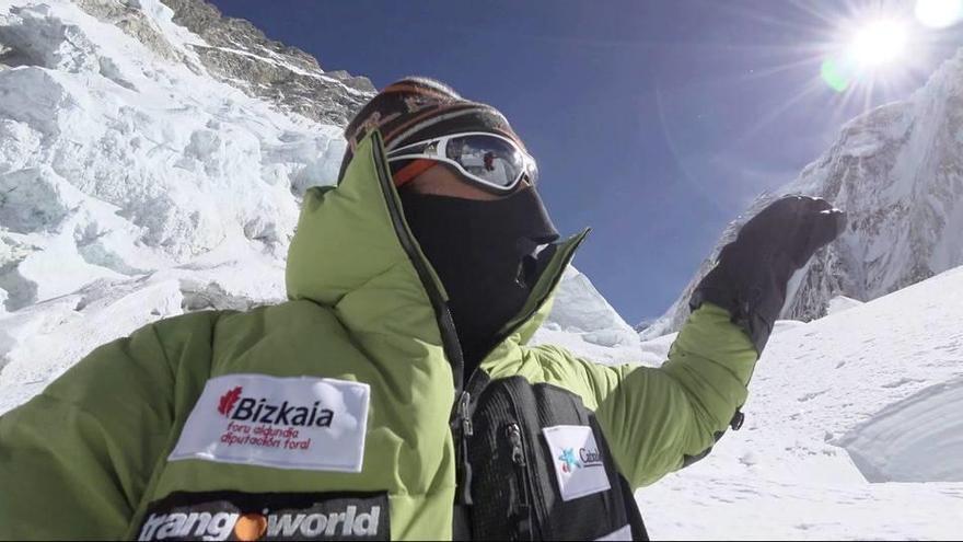 Txikon renuncia a la cima del Everest en invierno y sin oxígeno