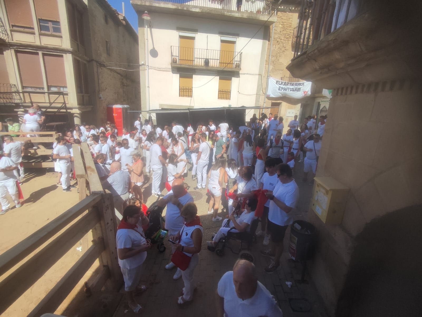 Fotos del cohete de fiestas de Arróniz 2025