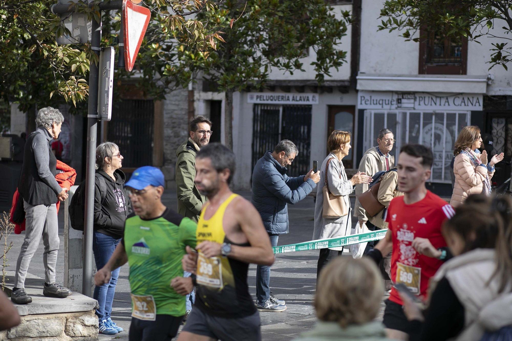 En imágenes: Miles de personas participan en La Conquista de la Almendra