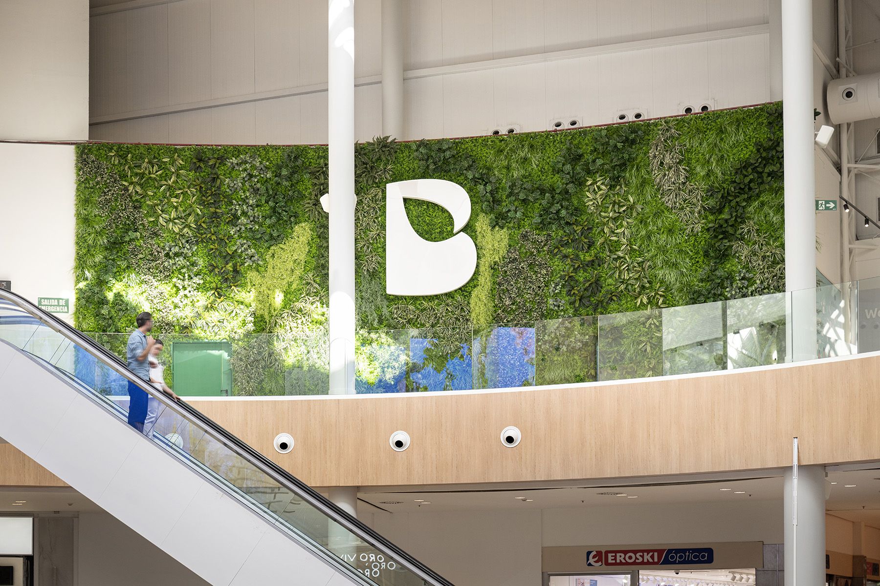 Algunas imáganes del renovado centro comercial El Boulevar