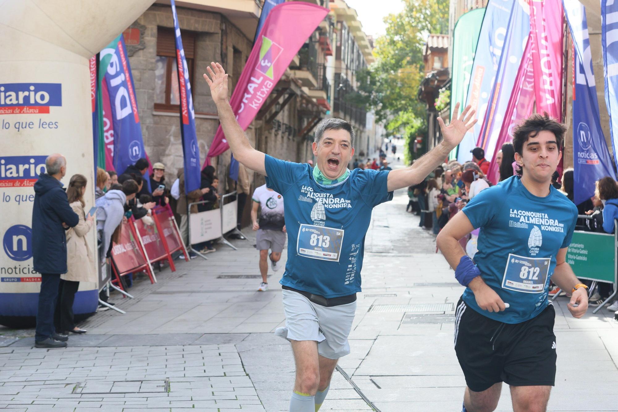 En imágenes: Miles de personas participan en La Conquista de la Almendra