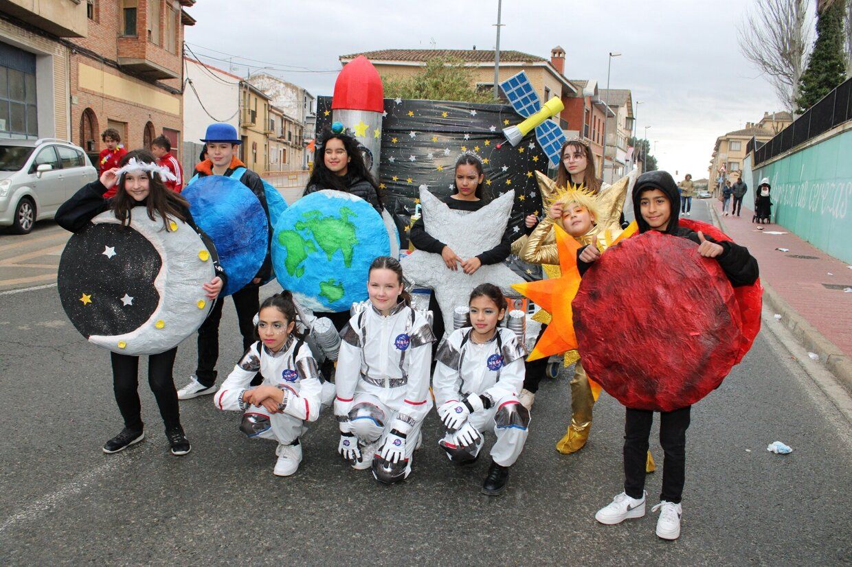 La lluvia no impide el carnaval en Milagro