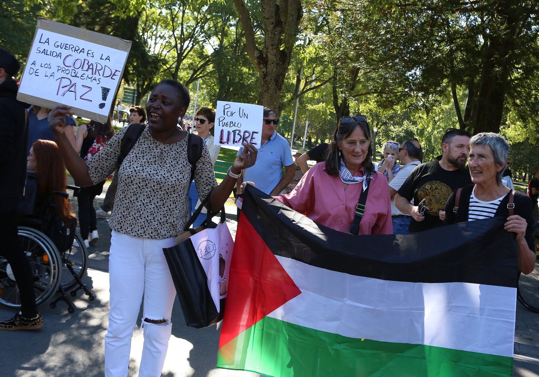 Fotos de la concentración en apoyo a Palestina en Pamplona este sábado