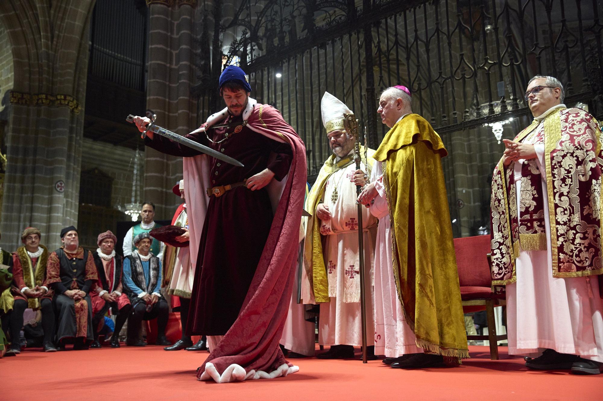 Fotos de la ceremonia de coronación de Carlos III, rey que unificó los tres burgos de Pamplona