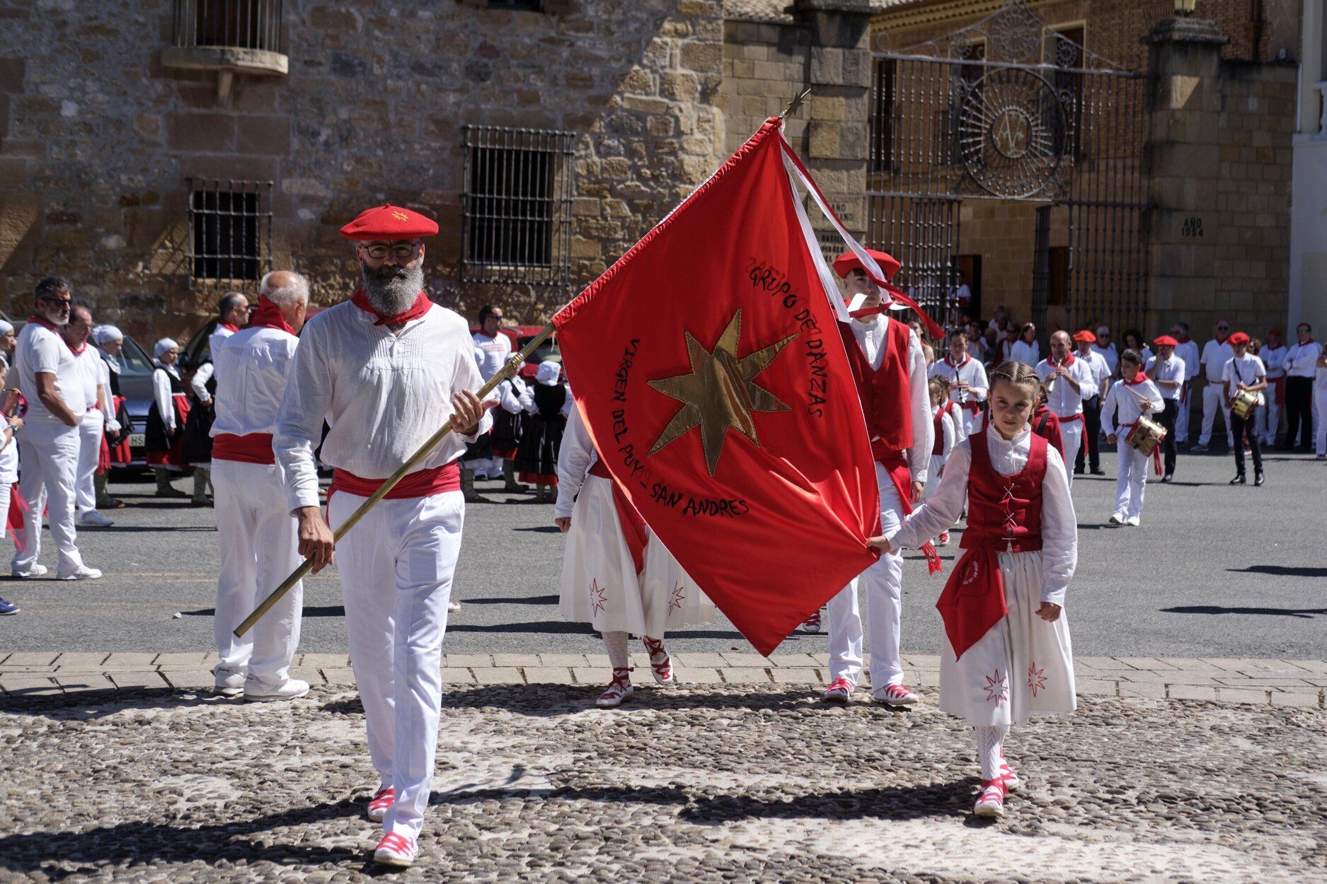 Fotos de la Bajadica del Puy de mujeres