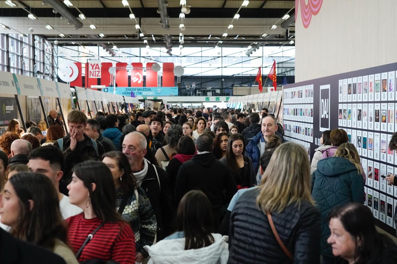 En imágenes: colas para acceder a una Durangoko Azoka a reventar