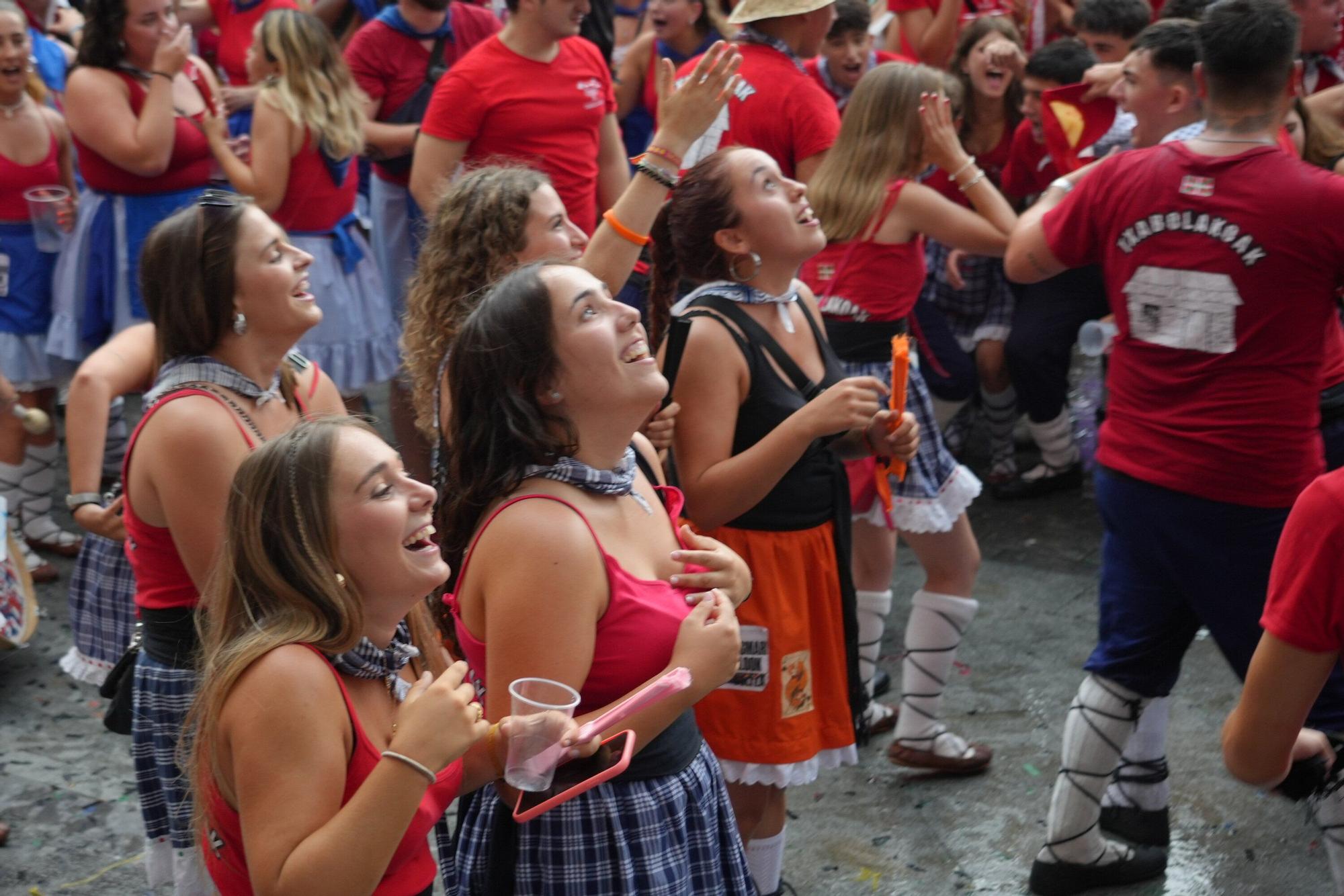 En imágenes: La bajada de Iguarrako enciende la fiesta en Amurrio