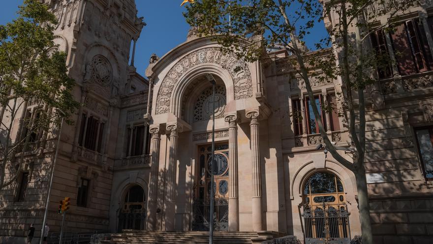 Los acusados de acosar a una familia en Barcelona por educar en castellano a su hija niegan intención