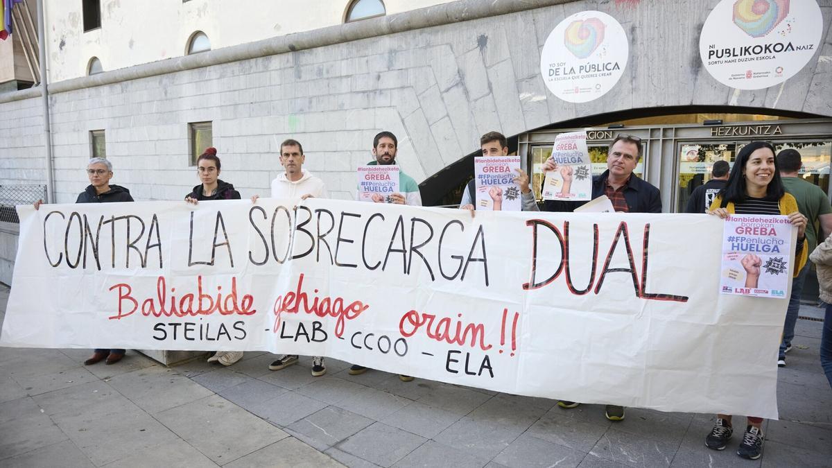 Los sindicatos Steilas, LAB, CCOO y ELA, tras la Mesa Sectorial sobre Formación Profesional.