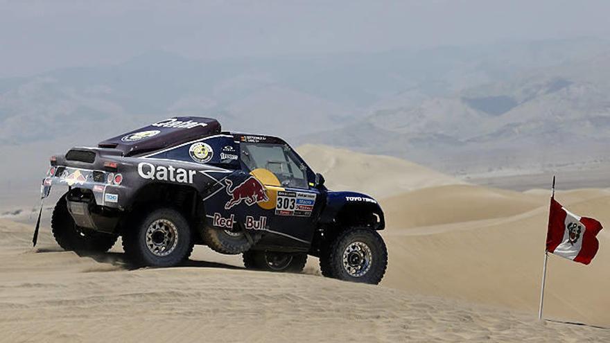 Sainz se retira; Al-Attiyah gana la sexta etapa y se acerca al líder